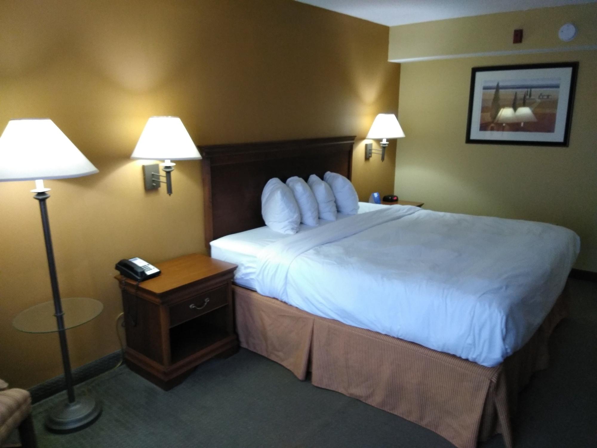 Hotel Baymont By Wyndham Clinton Exterior foto